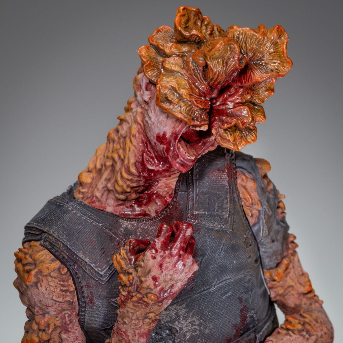 ARMORED CLICKER FIGURA 22 CM THE LAST OF US PART II RE-RUN