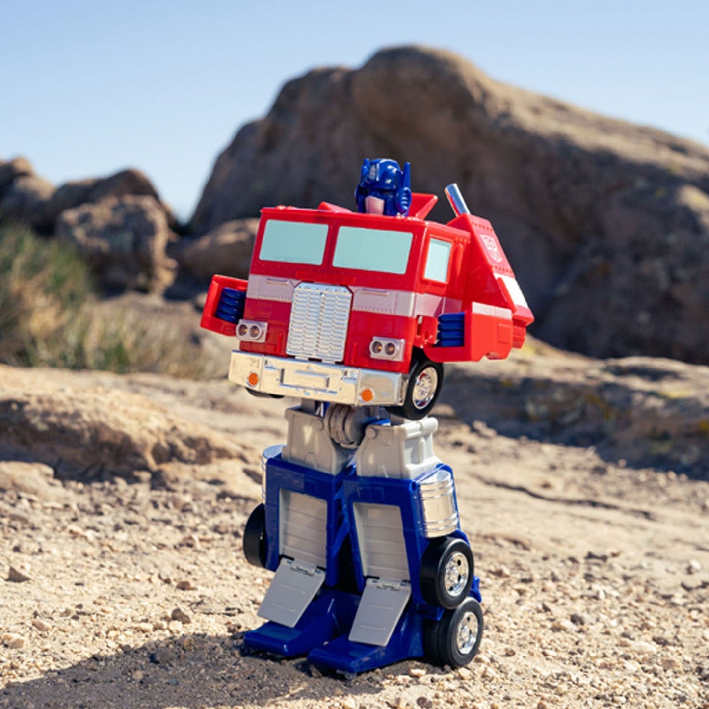 OPTIMUS PRIME CONVERTING RADIOCONTROL 27 CM TRANSFORMERS RC TURBO RACER