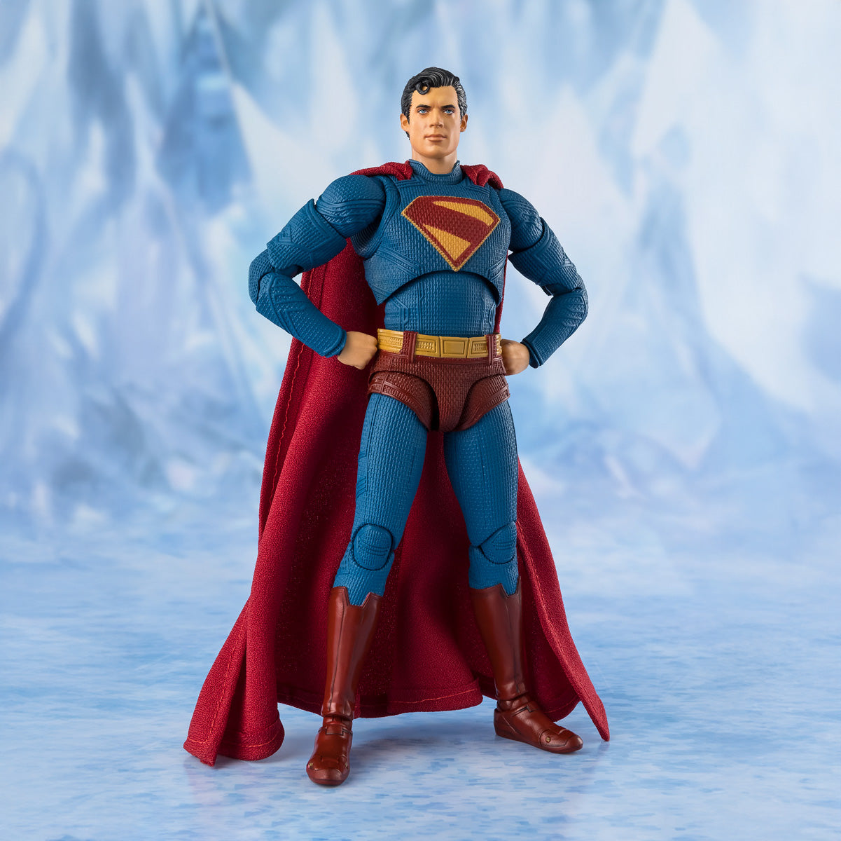 SUPERMAN FIGURA 16,5 CM SUPERMAN 2025 S.H. FIGUARTS
