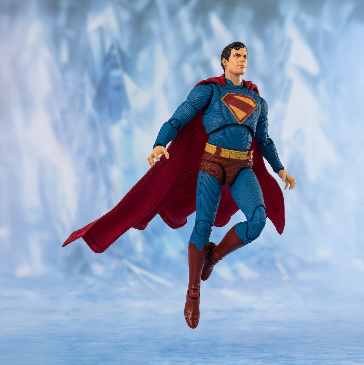SUPERMAN FIGURA 16,5 CM SUPERMAN 2025 S.H. FIGUARTS