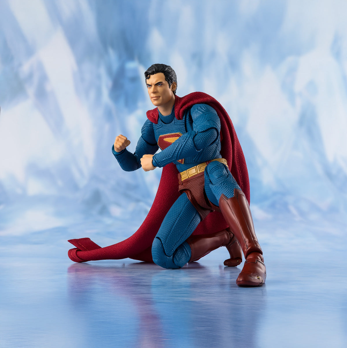 SUPERMAN FIGURA 16,5 CM SUPERMAN 2025 S.H. FIGUARTS