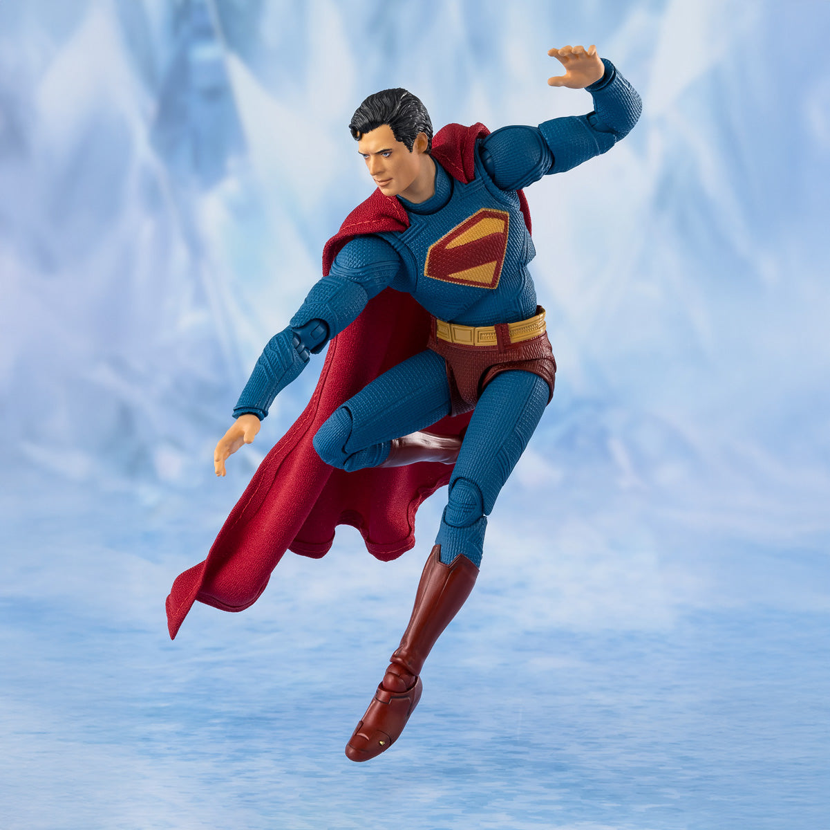 SUPERMAN FIGURA 16,5 CM SUPERMAN 2025 S.H. FIGUARTS