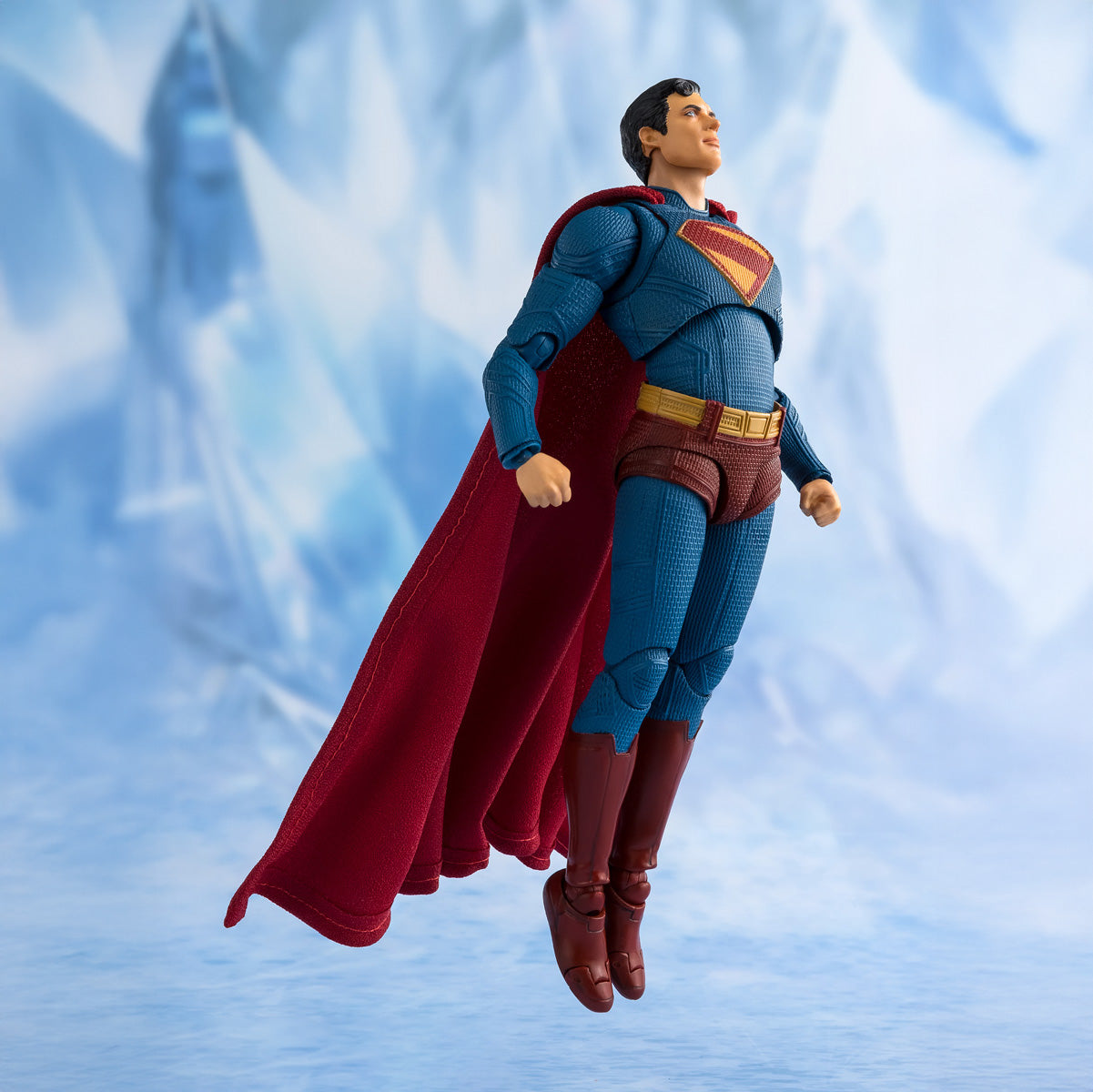 SUPERMAN FIGURA 16,5 CM SUPERMAN 2025 S.H. FIGUARTS