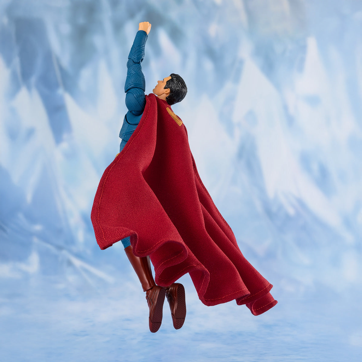SUPERMAN FIGURA 16,5 CM SUPERMAN 2025 S.H. FIGUARTS
