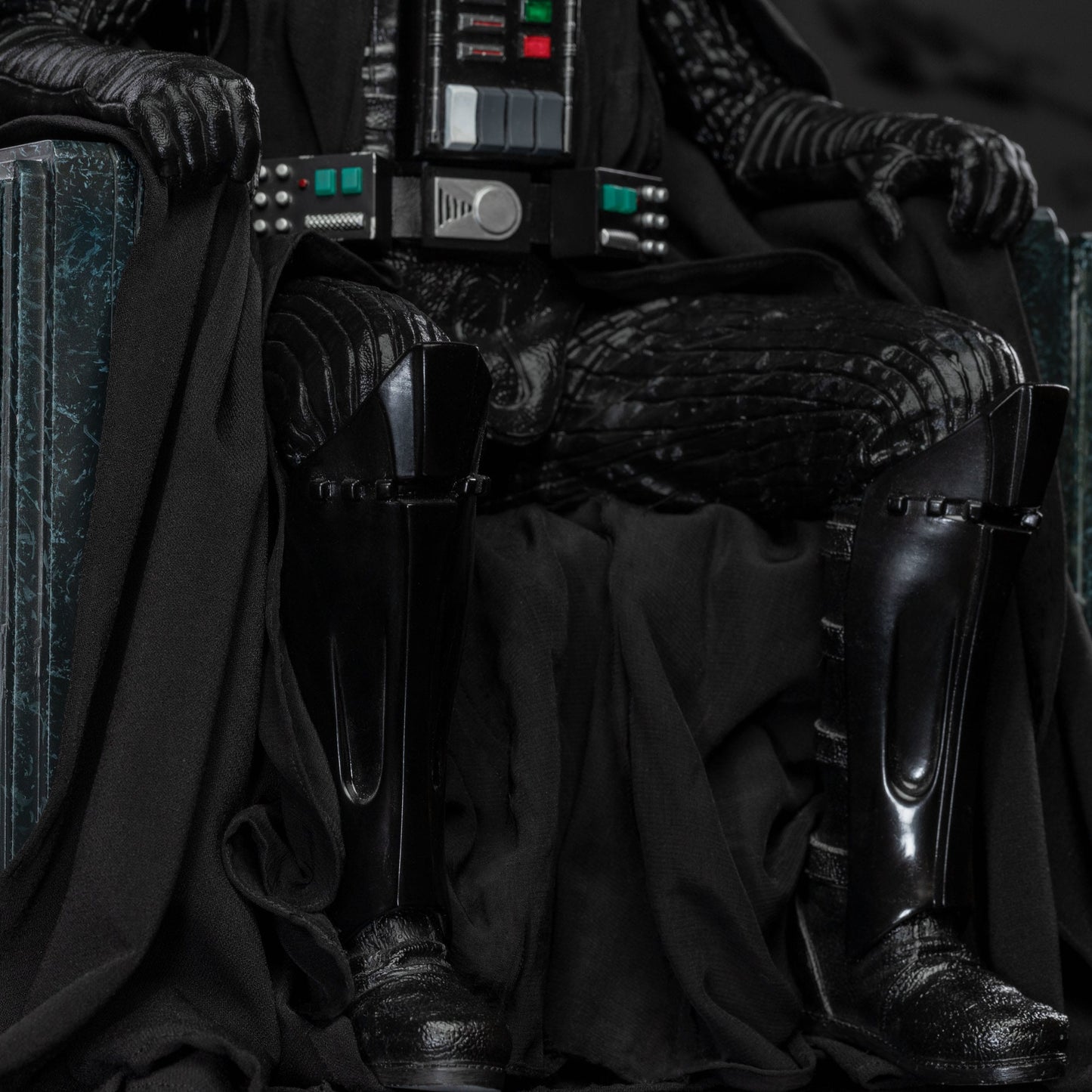 Sideshow Collectibles - Star Wars - Estatua 1/10 Art Scale Darth Vader on Throne 18 cm