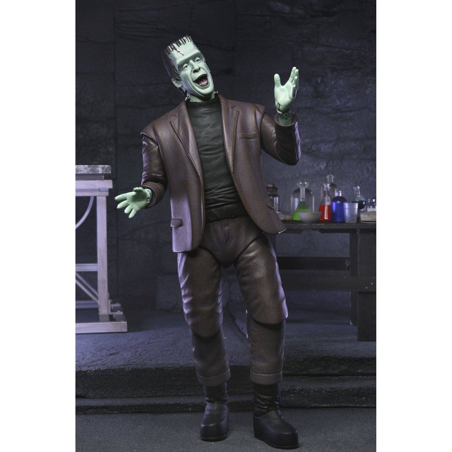 ULTIMATE HERMAN MUNSTER SCALE ACTION FIGURA 18 CM THE MUNSTERS