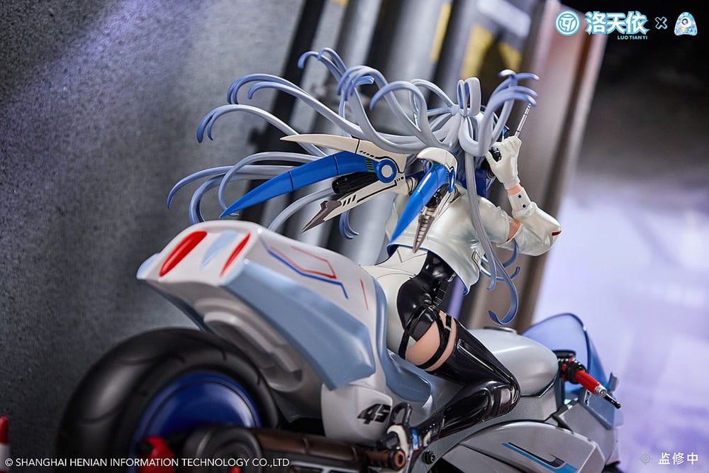 Vsinger Estatua PVC 1/7 Vsinger Luo Tianyi Retro-Future Storm Driver Ver. 23 cm