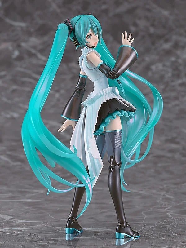 Character Vocal Series 01: Hatsune Miku Maqueta Plastic Model Kit Plamatea Happy 16th Birthday Ver. 16 cm
