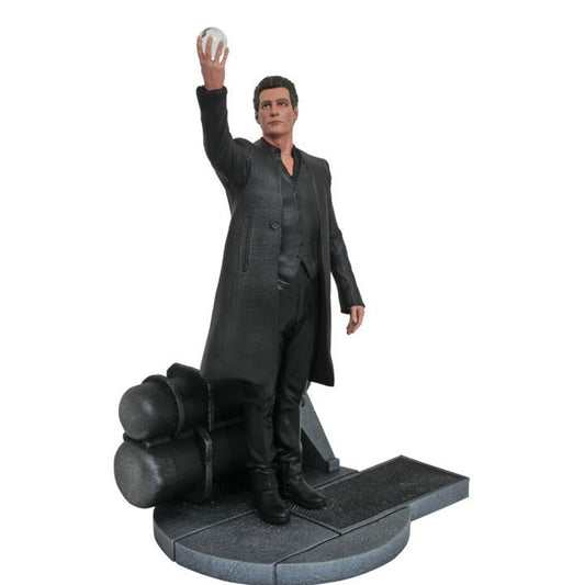 FIGURA DIAMOND COLLECTION LA TORRE OSCURA EL HOMBRE DE NEGRO 25 CM GALLERY PVC
