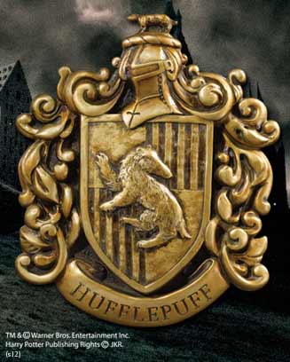 Escudo de pared the noble collection harry potter casa hufflepuff resina 20 x 28 cm