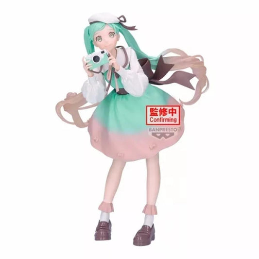 FIGURA BANPRESTO HATSUNE MIKU HOLIDAY MEMORIES CAMERA 20CM
