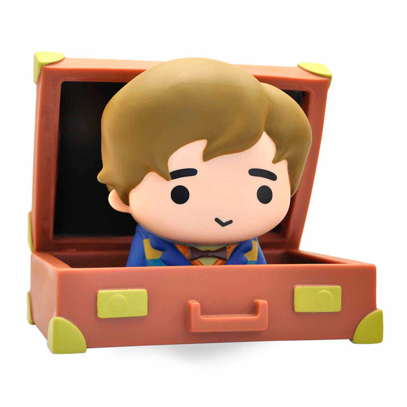 FIGURA HUCHA PLASTOY ANIMALES FANTASTICOS Y DONDE ENCONTRARLOS NEWT SCAMANDER EN MALETA CHIBI