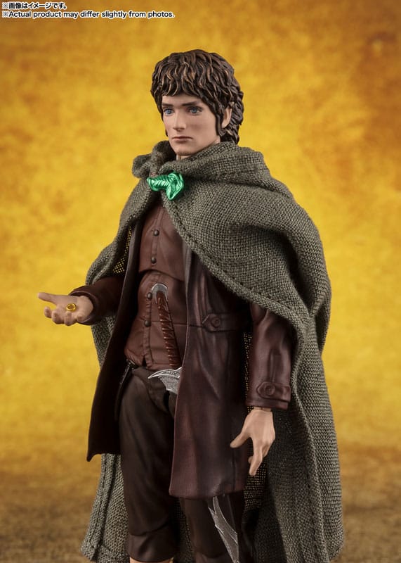 SH FIGUARTS THE LORD OF THE RINGS: THE FELLOWSHIP FRODO BAGGINS & GOLLUM