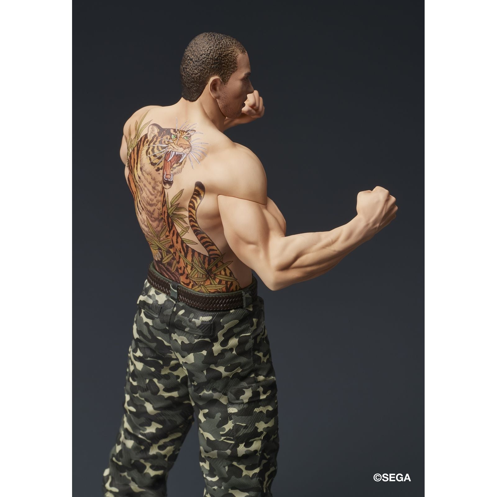 TAIGA SAEJIMA BATTLE STYLE FIGURA 17,5 CM YAKUZA: LIKE A DRAGON DIGSTA