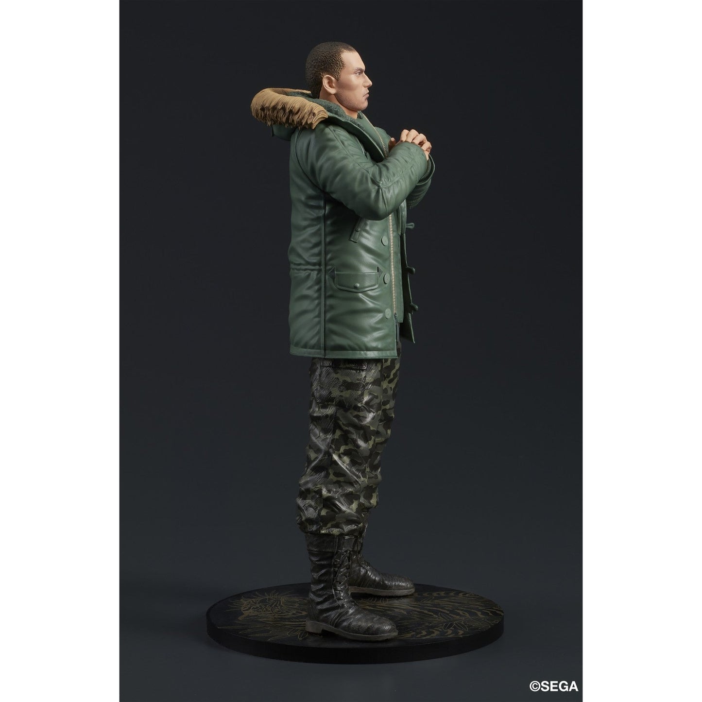 TAIGA SAEJIMA FIGURA 18,5 CM YAKUZA: LIKE A DRAGON DIGSTA
