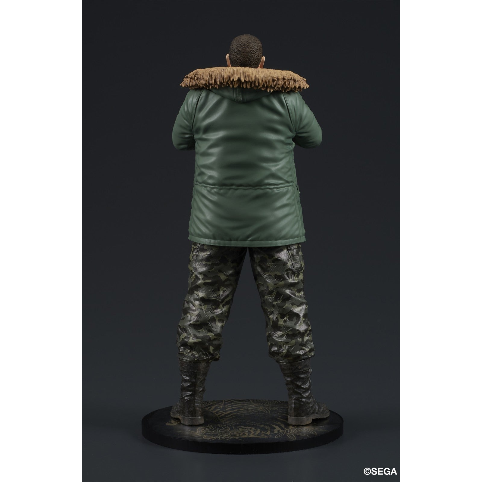 TAIGA SAEJIMA FIGURA 18,5 CM YAKUZA: LIKE A DRAGON DIGSTA