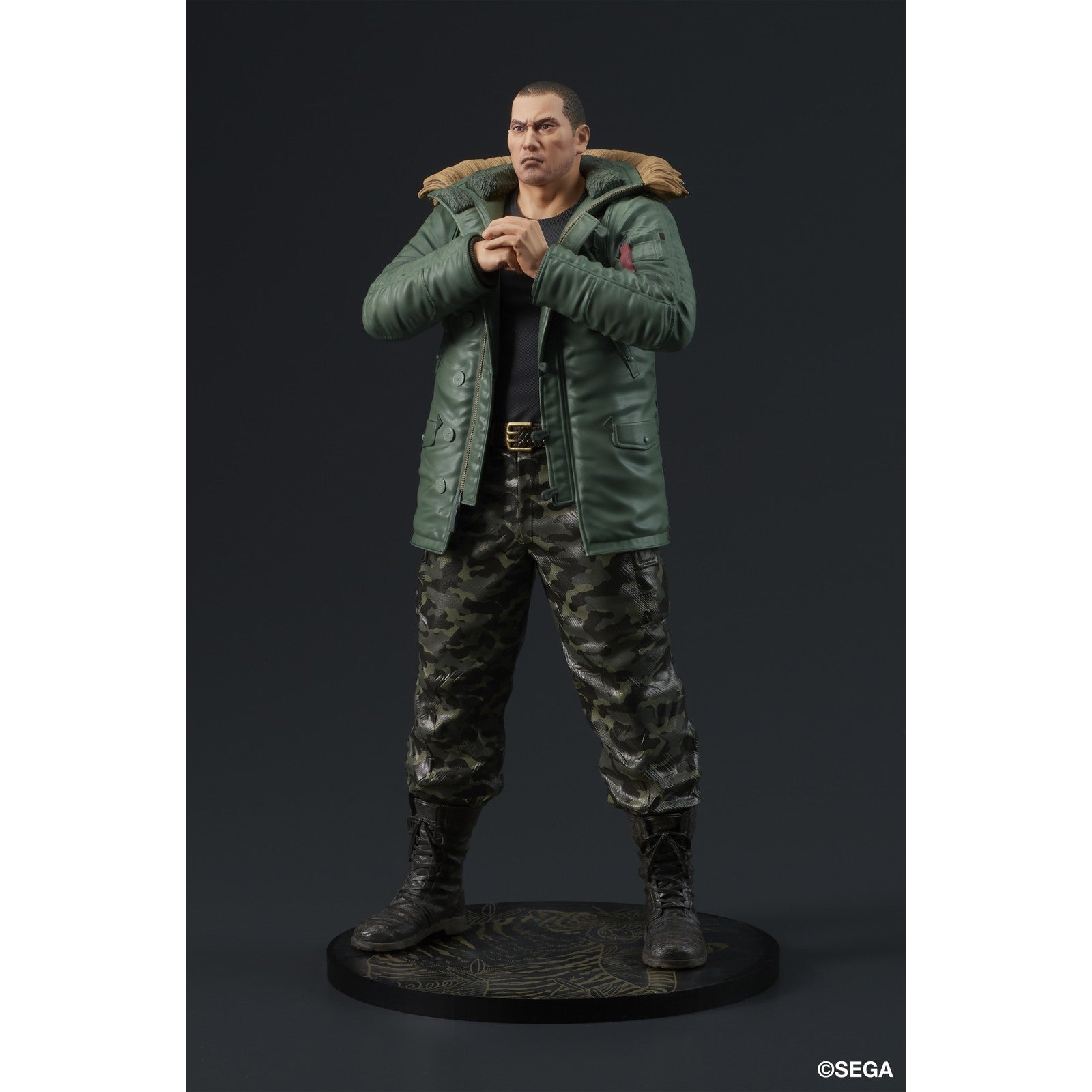 TAIGA SAEJIMA FIGURA 18,5 CM YAKUZA: LIKE A DRAGON DIGSTA