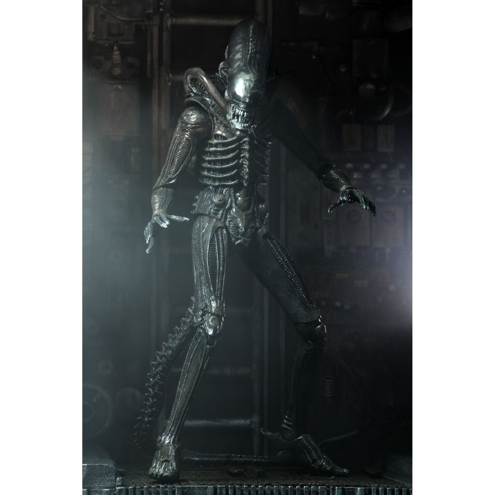 ULTIMATE BIG CHAP SCALE ACTION FIGURA 23 CM 40TH ANNIVERSARY ALIEN 1979 RE-RUN