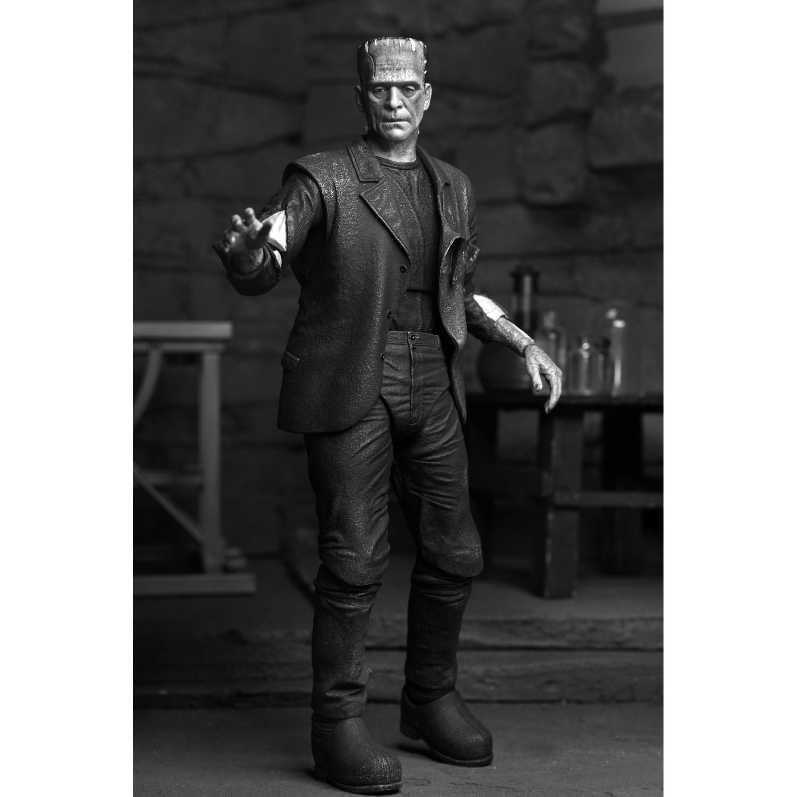 ULTIMATE BRIDE OF FRANKENSTEIN'S MONSTER B&W VER. SCALE ACTION FIG. 18 CM THE BRIDE OF FRANKENSTEIN UNIVERSAL MONSTERS