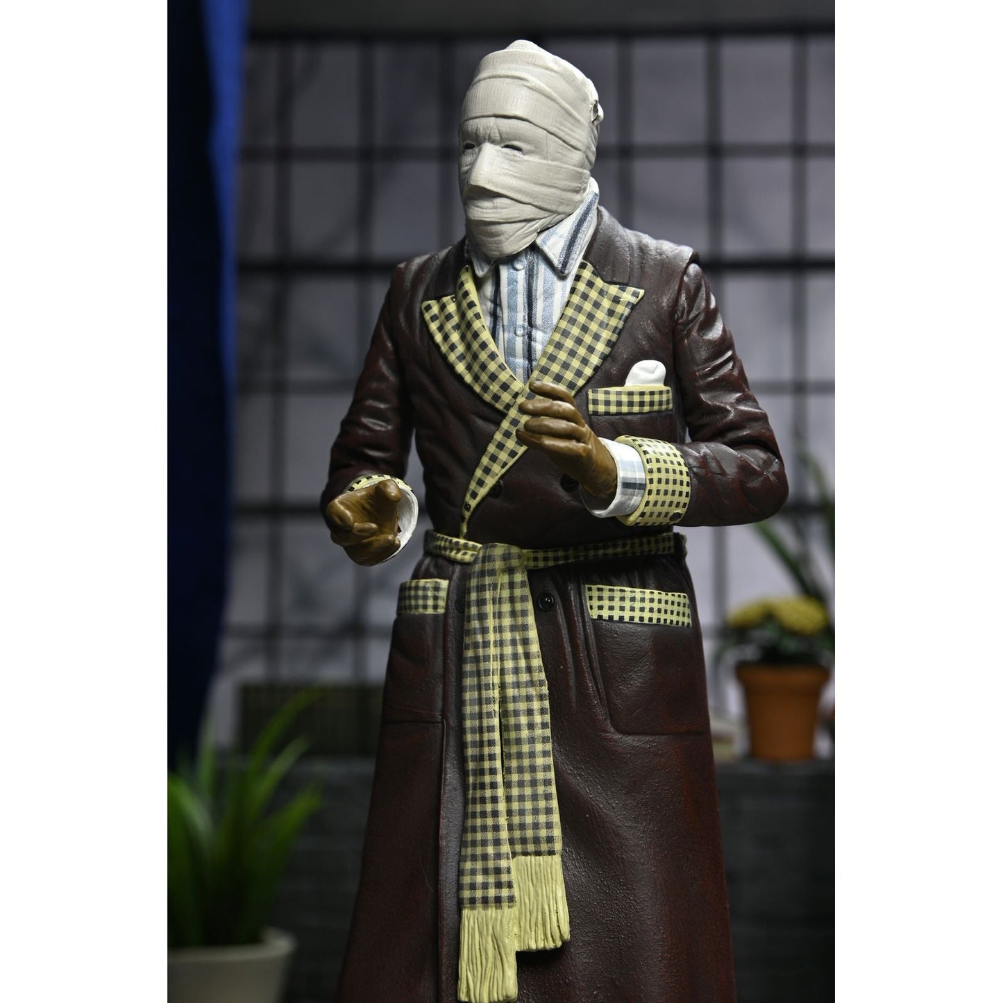 ULTIMATE INVISIBLE MAN KEMP HOUSE COLOR VER. SCALE ACTION FIG. 18 CM THE INVISIBLE MAN UNIVERSAL MONSTERS