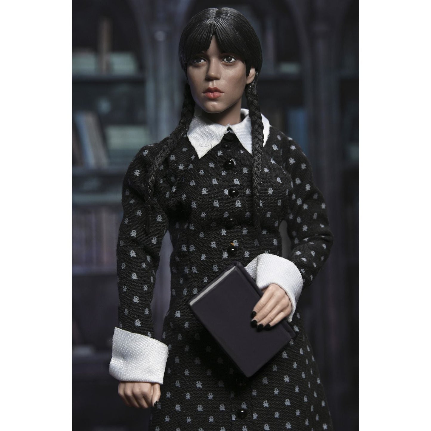 WEDNESDAY ADDAMS CLASSIC DRESS VERSION CLOTHED ACTION FIGURA 20 CM WEDNESDAY 