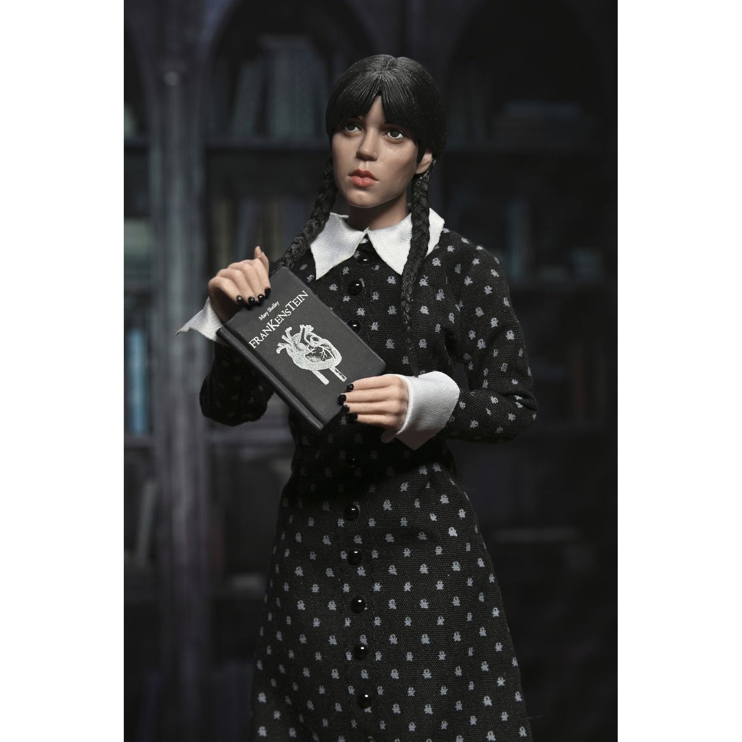 WEDNESDAY ADDAMS CLASSIC DRESS VERSION CLOTHED ACTION FIGURA 20 CM WEDNESDAY 