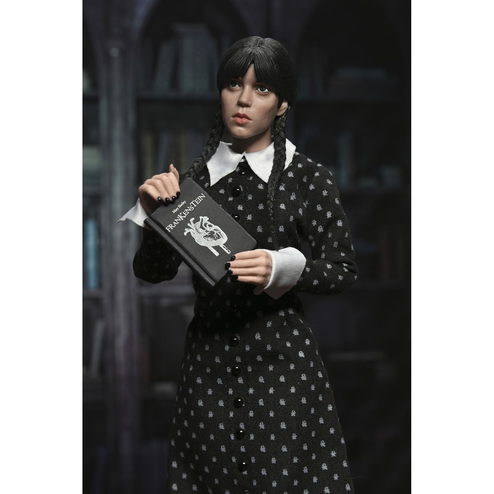 WEDNESDAY ADDAMS CLASSIC DRESS VERSION CLOTHED ACTION FIGURA 20 CM WEDNESDAY 
