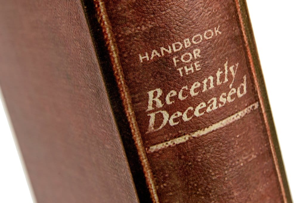 Beetlejuice Caja Réplica Handbook for the Recently Deceased