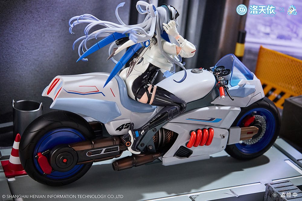 Vsinger Estatua PVC 1/7 Vsinger Luo Tianyi Retro-Future Storm Driver Ver. 23 cm