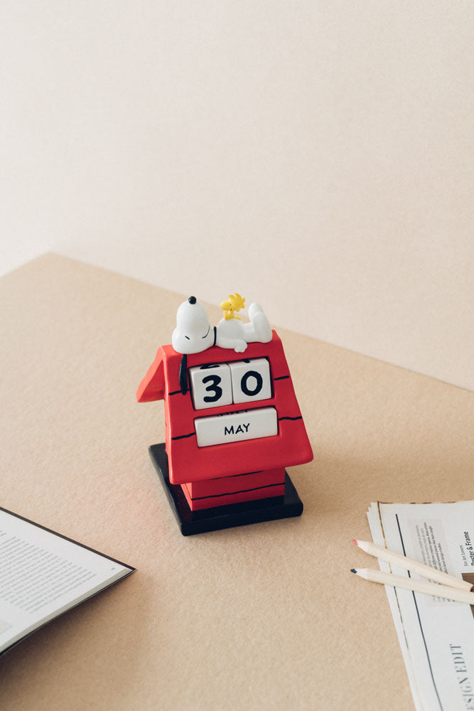 Peanuts Calendario perpetuo 3D Snoopy Caseta para perros
