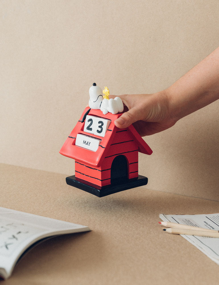 Peanuts Calendario perpetuo 3D Snoopy Caseta para perros