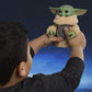 Star Wars: The Mandalorian & Grogu Figura Electrónica Grogu Abrazador & Anzellano 17 cm