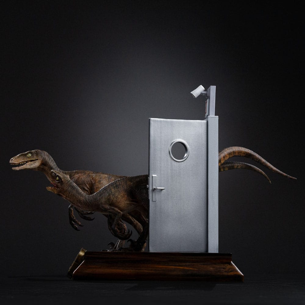 Jurassic Park Estatua 1/10 Art Scale Raptors at the Kitchen's Door 28 cm - Z POP Toys