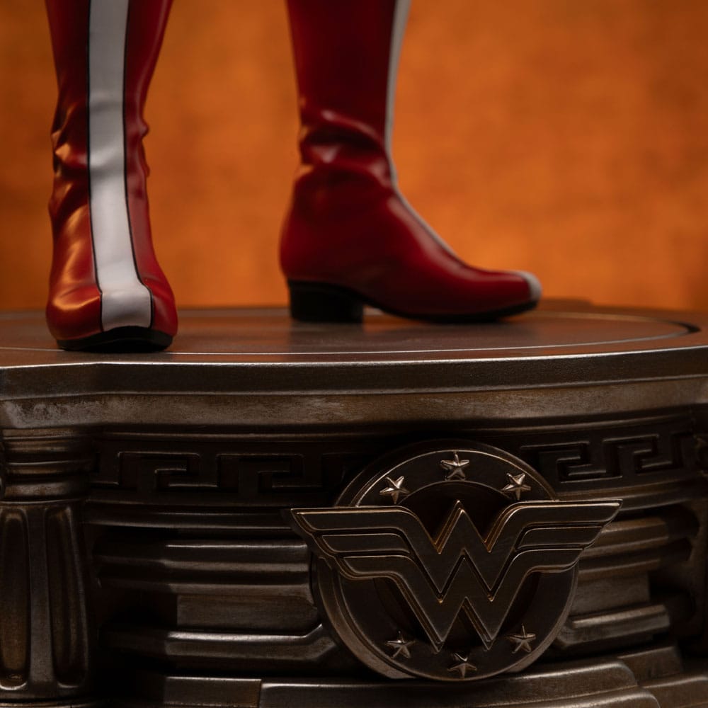DC Comics Estatua Legacy Replica 1/4 Wonder Woman 56 cm - Z POP Toys