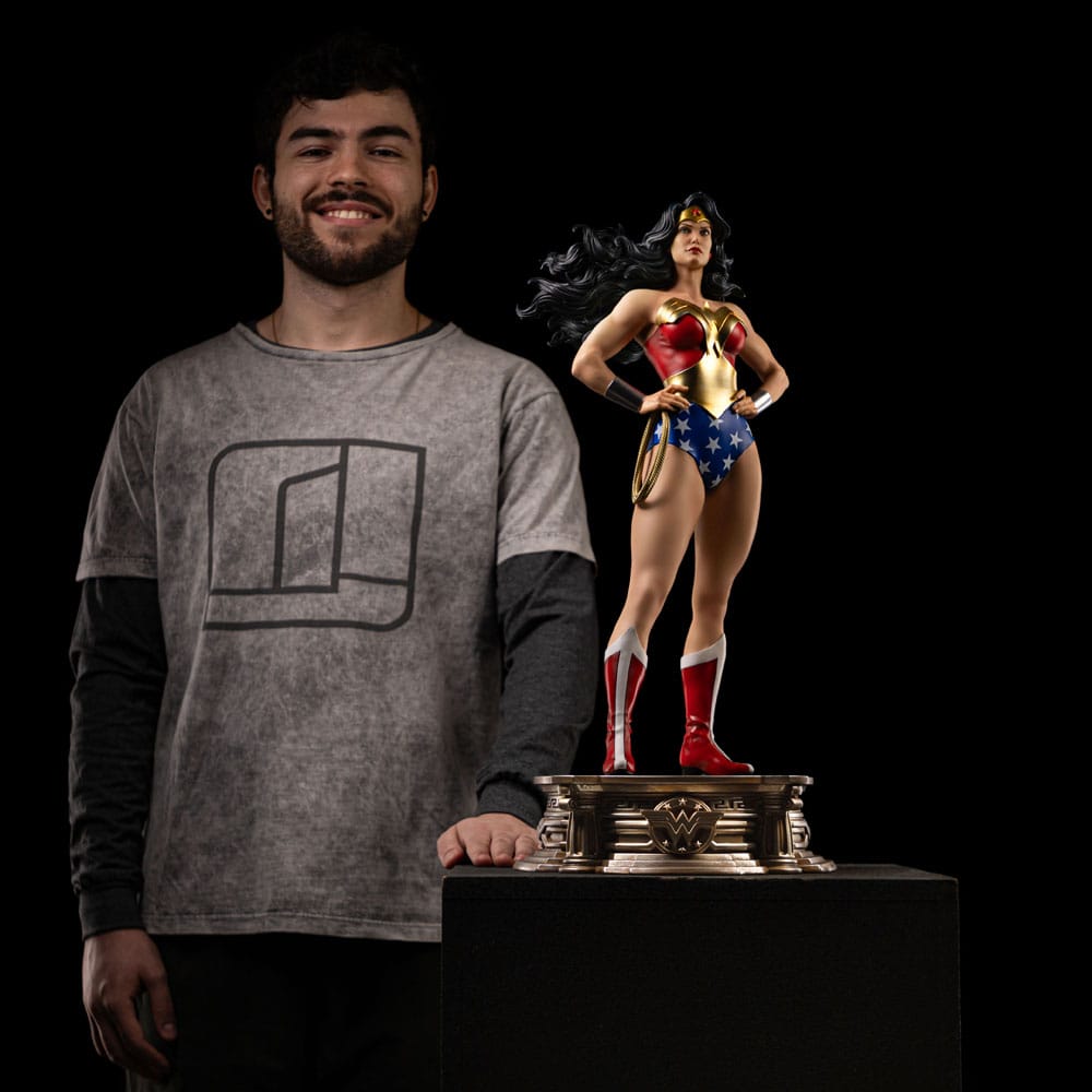 DC Comics Estatua Legacy Replica 1/4 Wonder Woman 56 cm - Z POP Toys