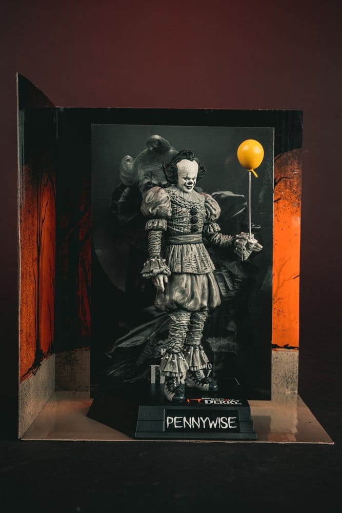 It Welcome to Derry Movie Maniacs Figura Pennywise (Black &amp; White) 16 cm