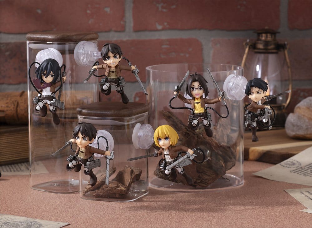 Attack on Titan Tobimas Figuras Mini Pack de 6 (with gift)