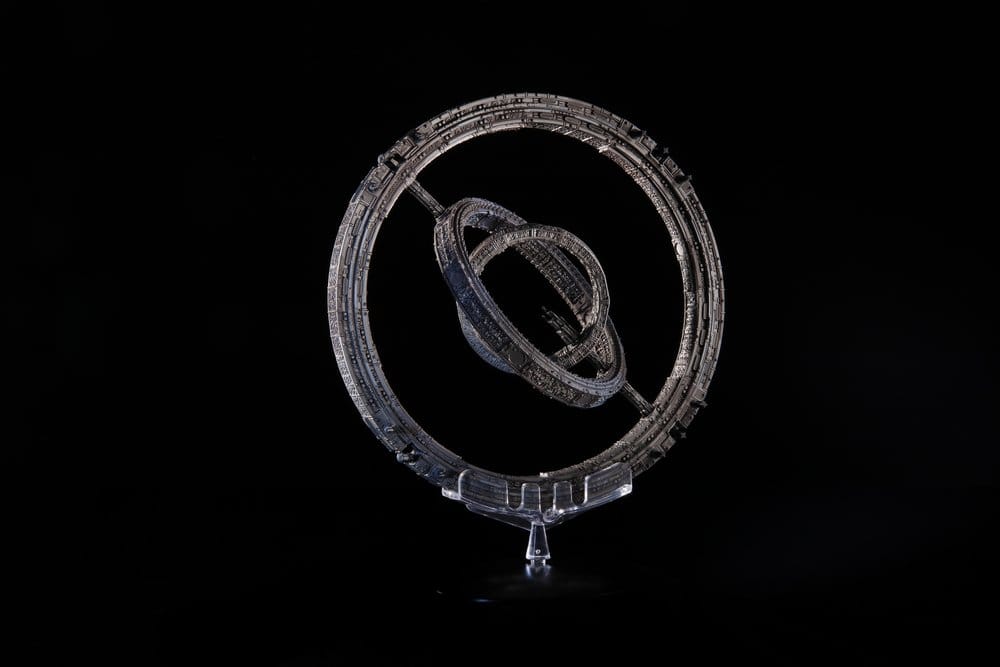 Fundación Die-Cast The Invictus Spaceship 20 cm - Z POP Toys