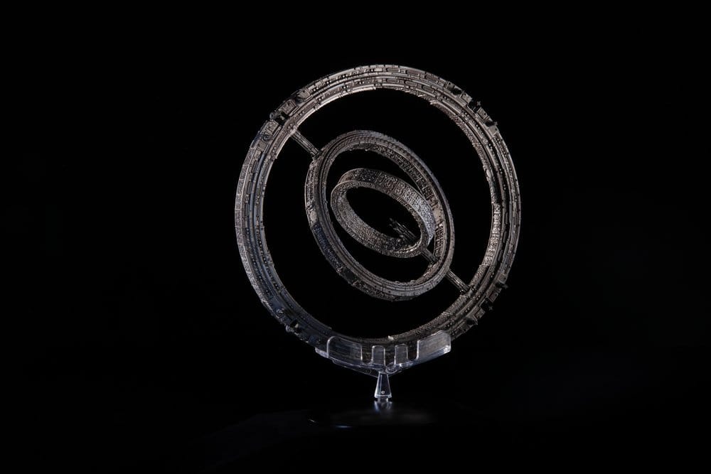 Fundación Die-Cast The Invictus Spaceship 20 cm - Z POP Toys