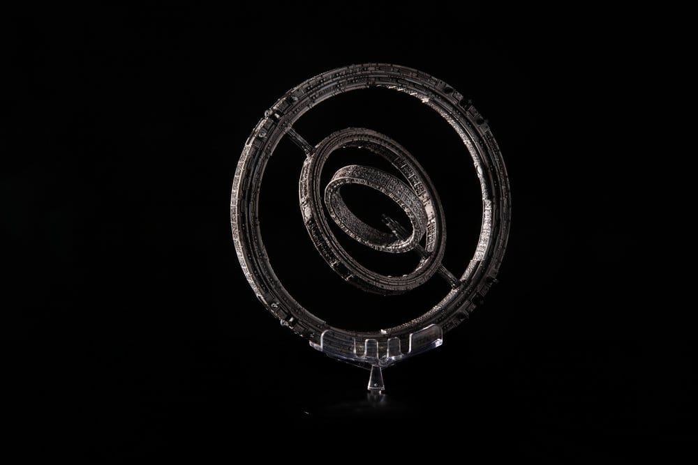 Fundación Die-Cast The Invictus Spaceship 20 cm - Z POP Toys