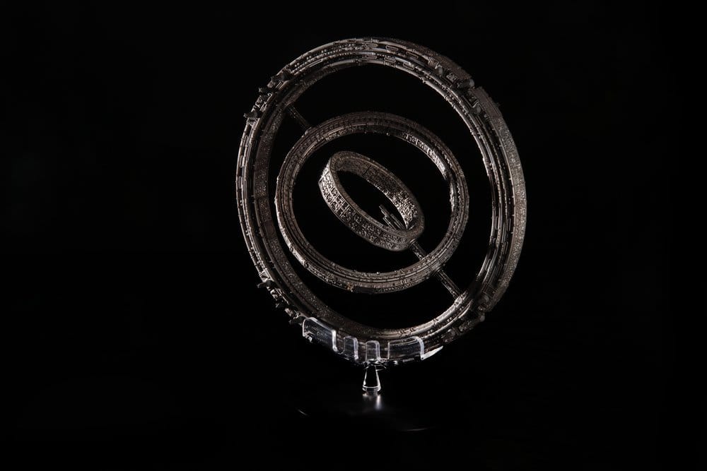 Fundación Die-Cast The Invictus Spaceship 20 cm - Z POP Toys