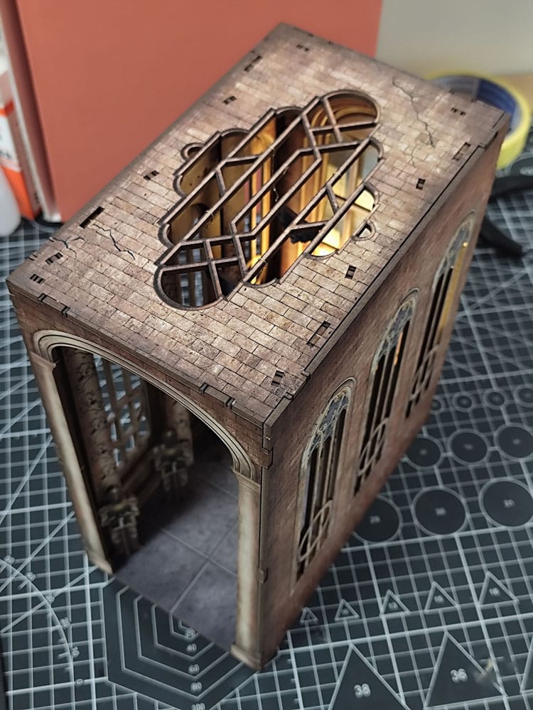 La Casa del Dragón Maqueta Book Nook Tiny Adventures Iron Throne 23 cm